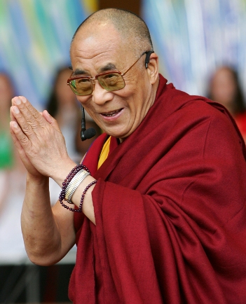 Dalai Lama lecture draws thousands in Poland amid Chinese protests